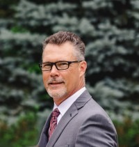 Troy Robert headshot