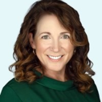 Elizabeth Souder headshot