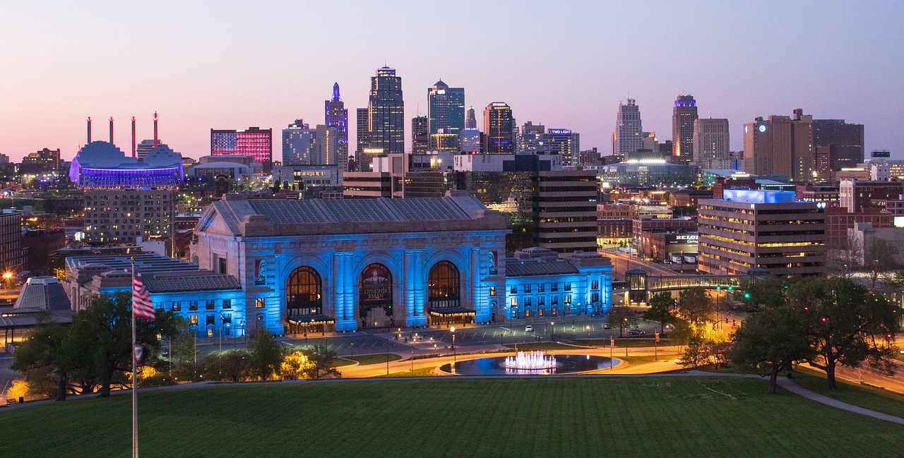 Kansas City skyline with Union Station lit up blue