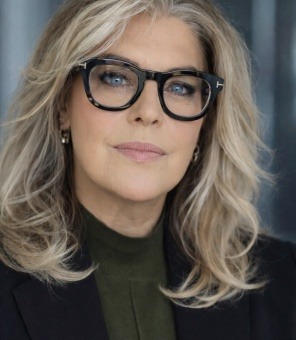Shelley Hepler headshot