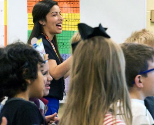 female teacher instructing a classroom of elementary school children